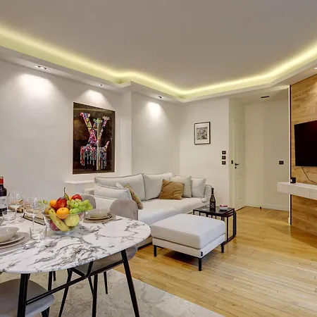 695 Belle - Superbe A Paris